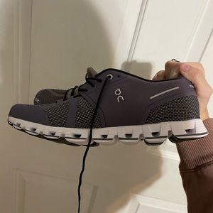 Brand new On cloud running tennis shoes.